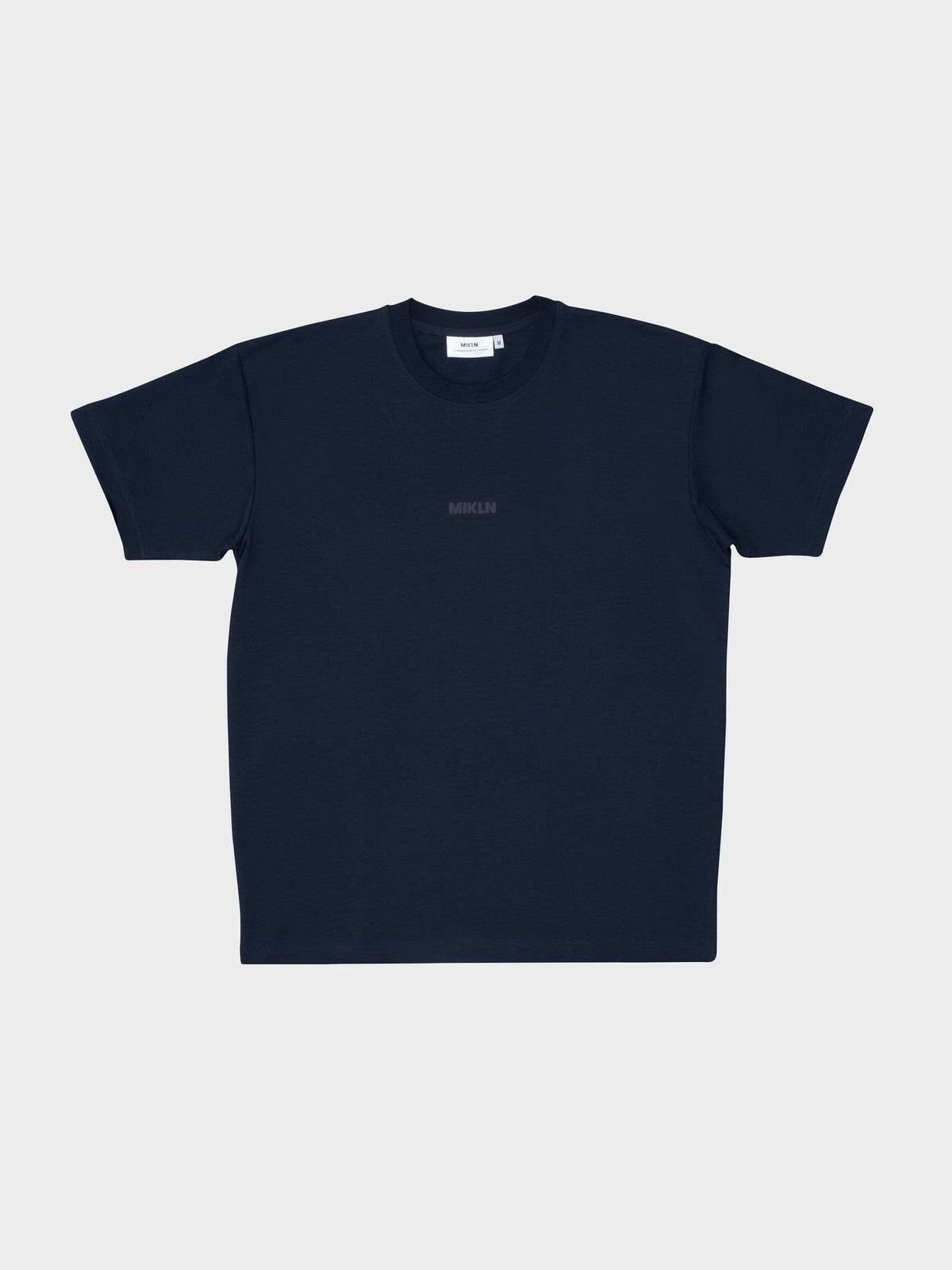 MIKLN T 02 navy T-shirt vooraanzicht met ton-sur-ton logo