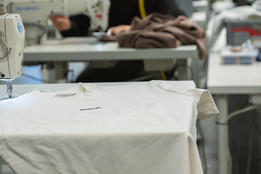 Handgemaakte kleding uit Groningen – waar ambacht en moderne stijl samenkomen