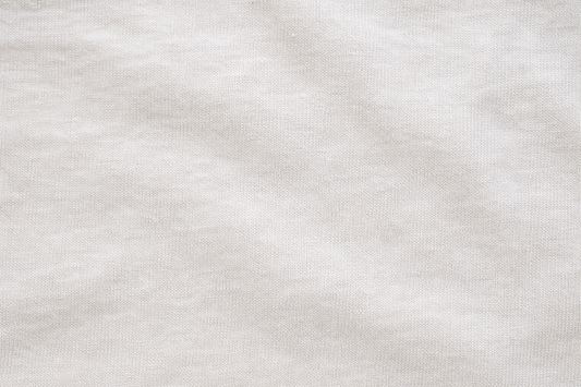 Close-up van de zware jersey-stof van een MIKLN T-shirt