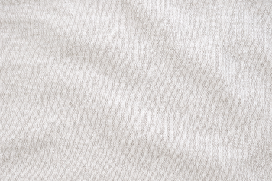 Close-up van de zware jersey-stof van een MIKLN T-shirt