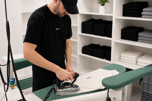 Kwaliteitscontrole en afwerking in het MIKLN-atelier in Nederland