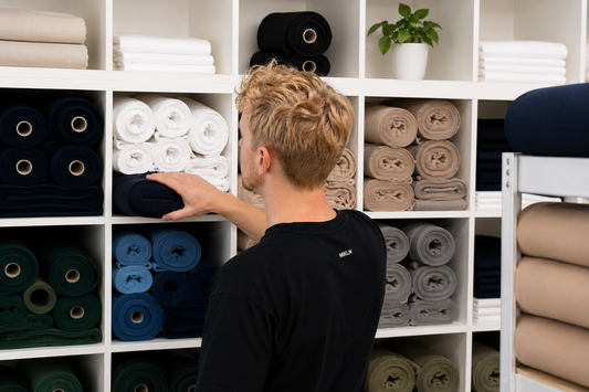 Het MIKLN-atelier in Groningen waar de shirts met de hand worden gemaakt