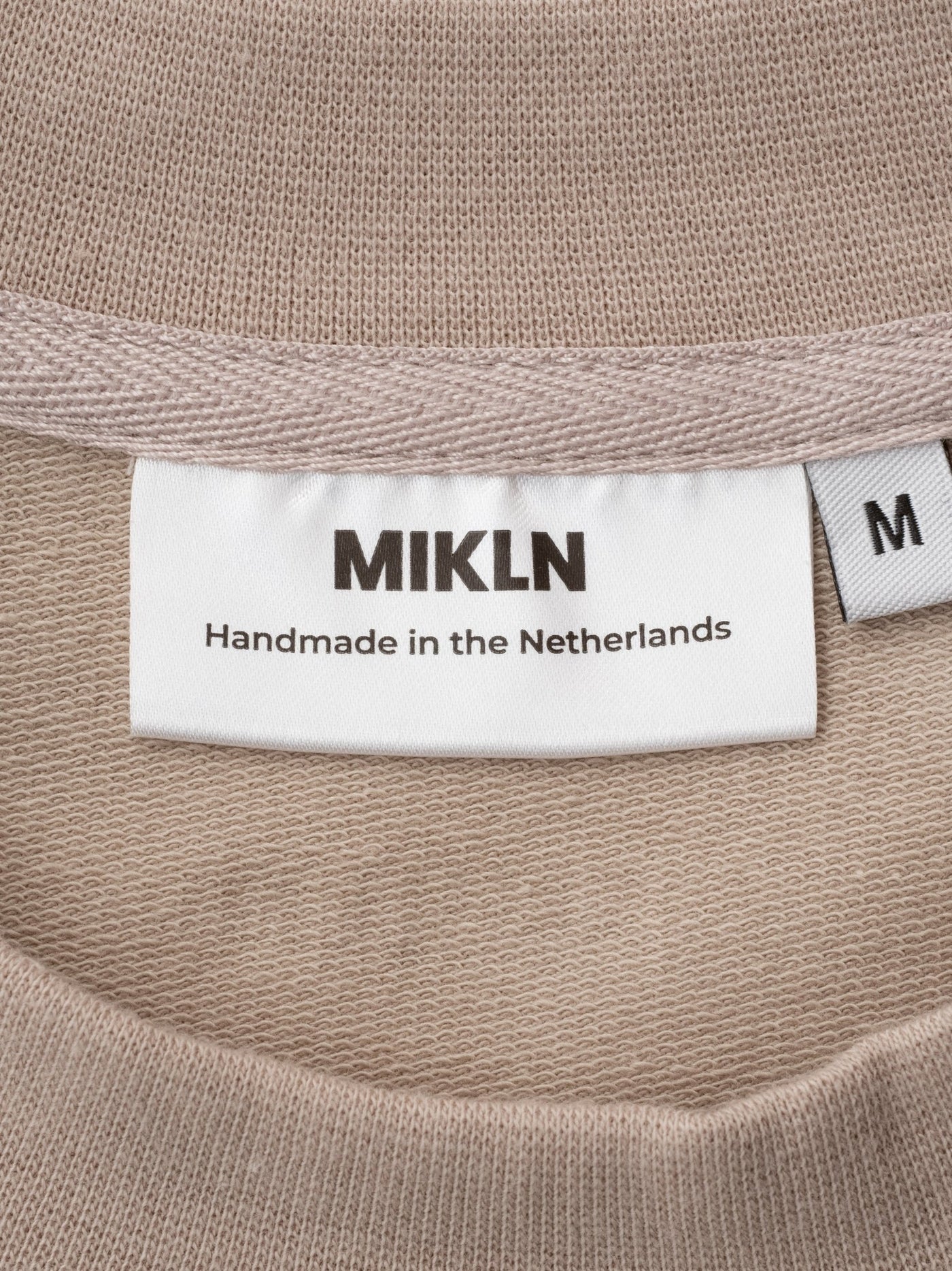 MIKLN Original T-shirt in beige, premium stof, handgemaakt in Nederland