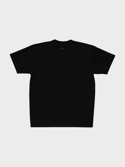 MIKLN T 02 zwart T-shirt achteraanzicht met ton-sur-ton logo bij de nek