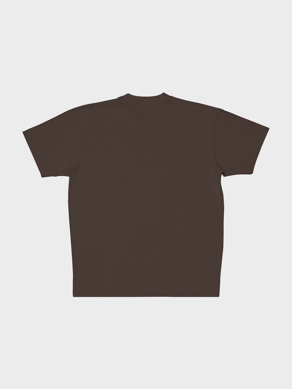 Achterkant van het MIKLN Original T-shirt in bruin