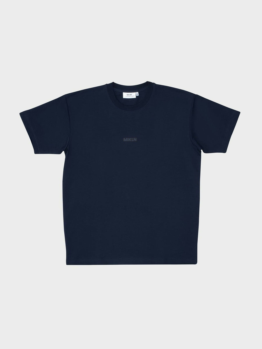 MIKLN T 02 navy T-shirt vooraanzicht met ton-sur-ton logo