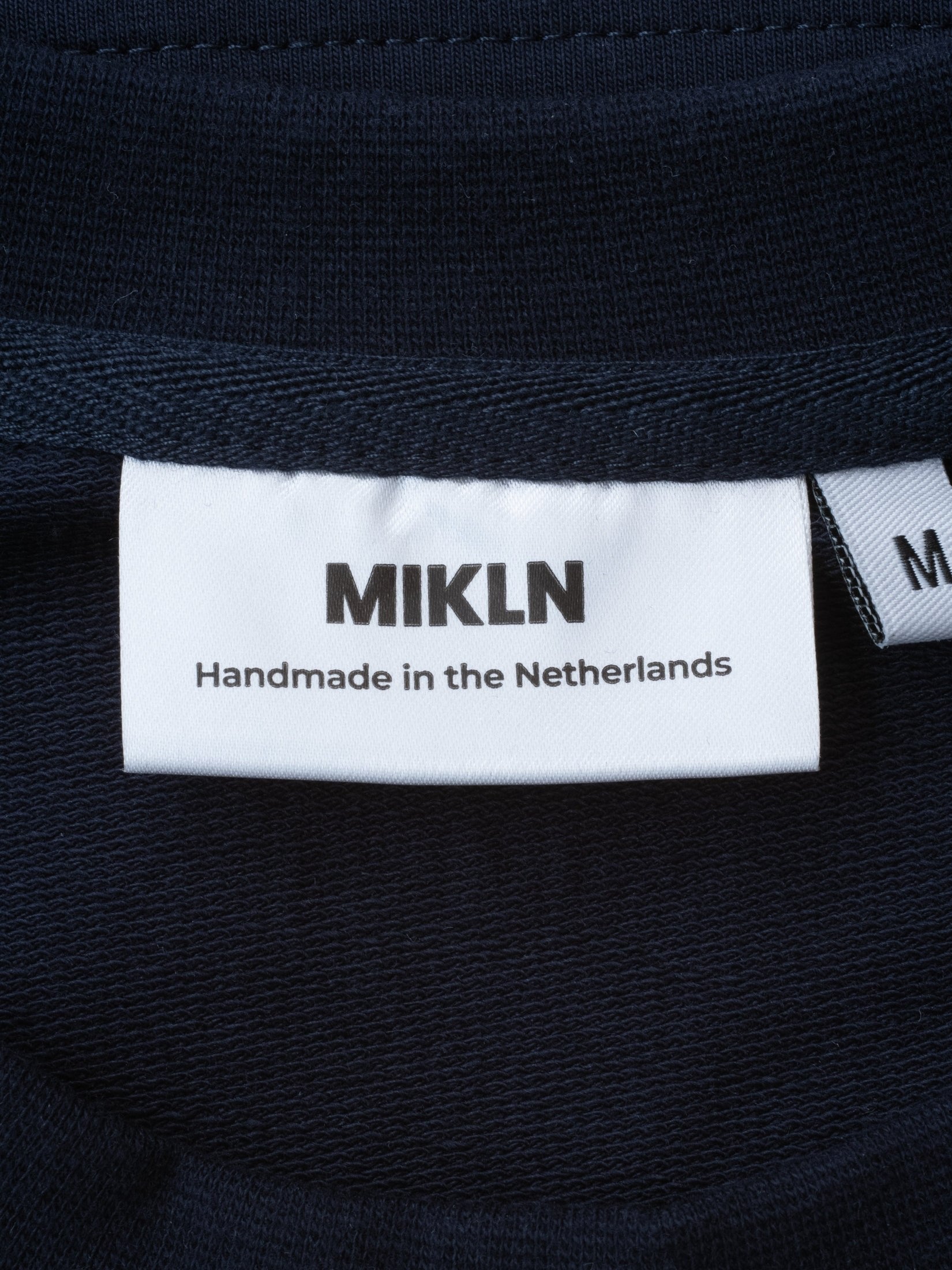 MIKLN Original T-shirt in blauw, premium stof, handgemaakt in Nederland