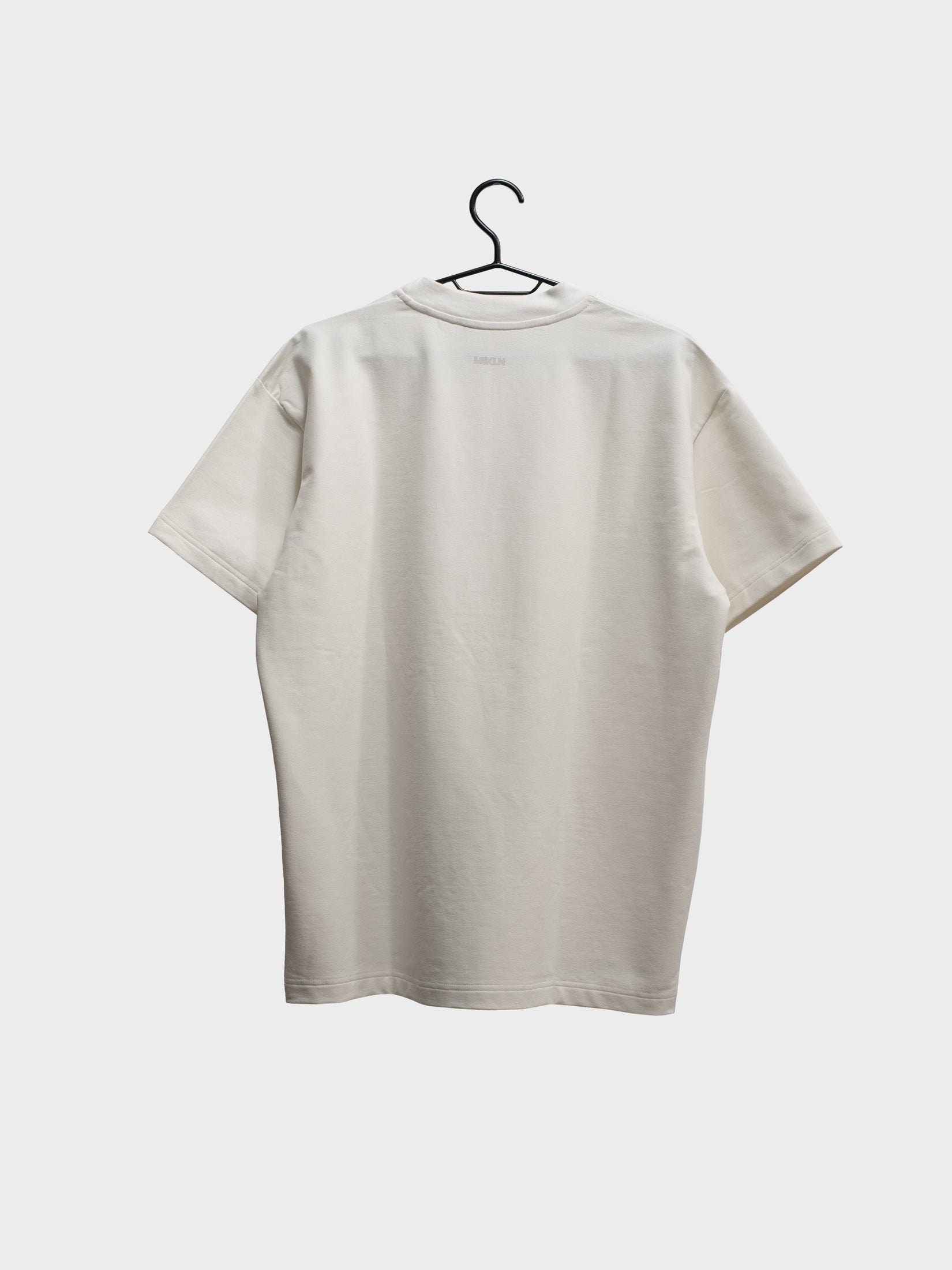 MIKLN Original T-shirt in off-white, premium stof, handgemaakt in Nederland