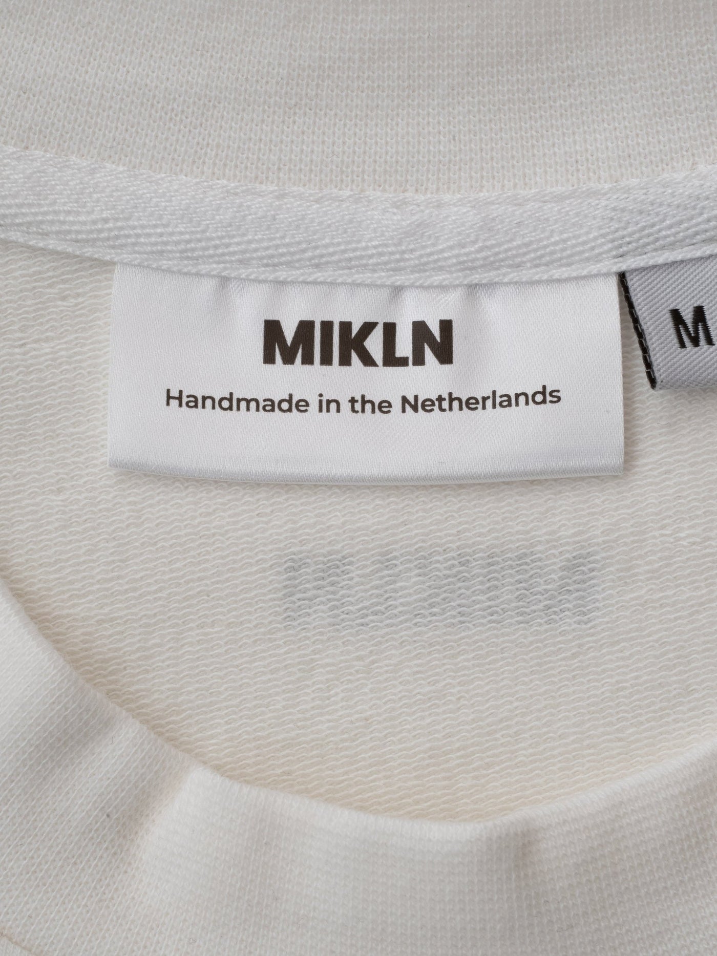MIKLN Original T-shirt in off-white, premium stof, handgemaakt in Nederland
