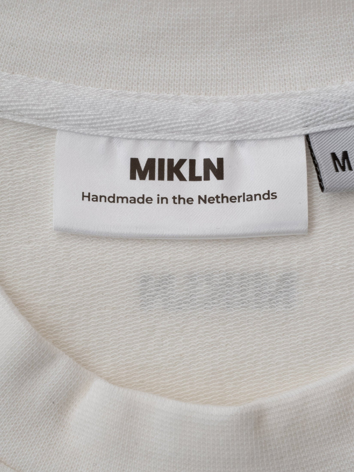 MIKLN Original T-shirt in off-white, premium stof, handgemaakt in Nederland