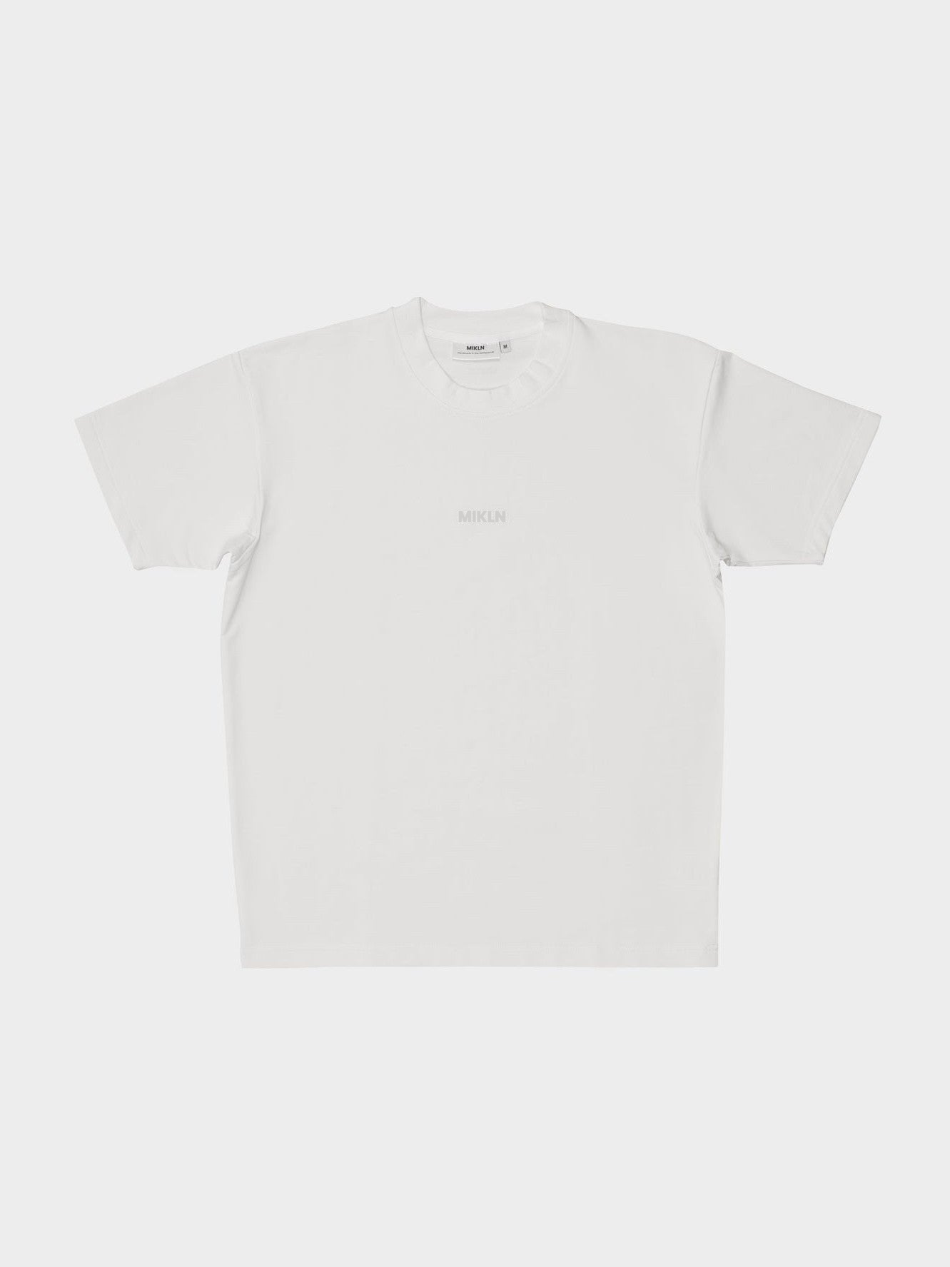 mikln t 02 off white t-shirt vooraanzicht, relaxed fit met ton-sur-ton logo