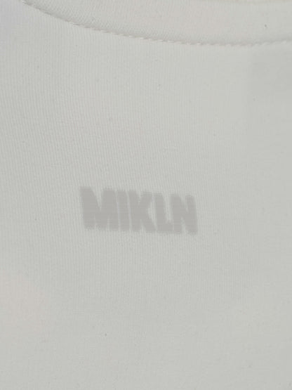 MIKLN T 02 off white close-up van het ton-sur-ton logo op de stof