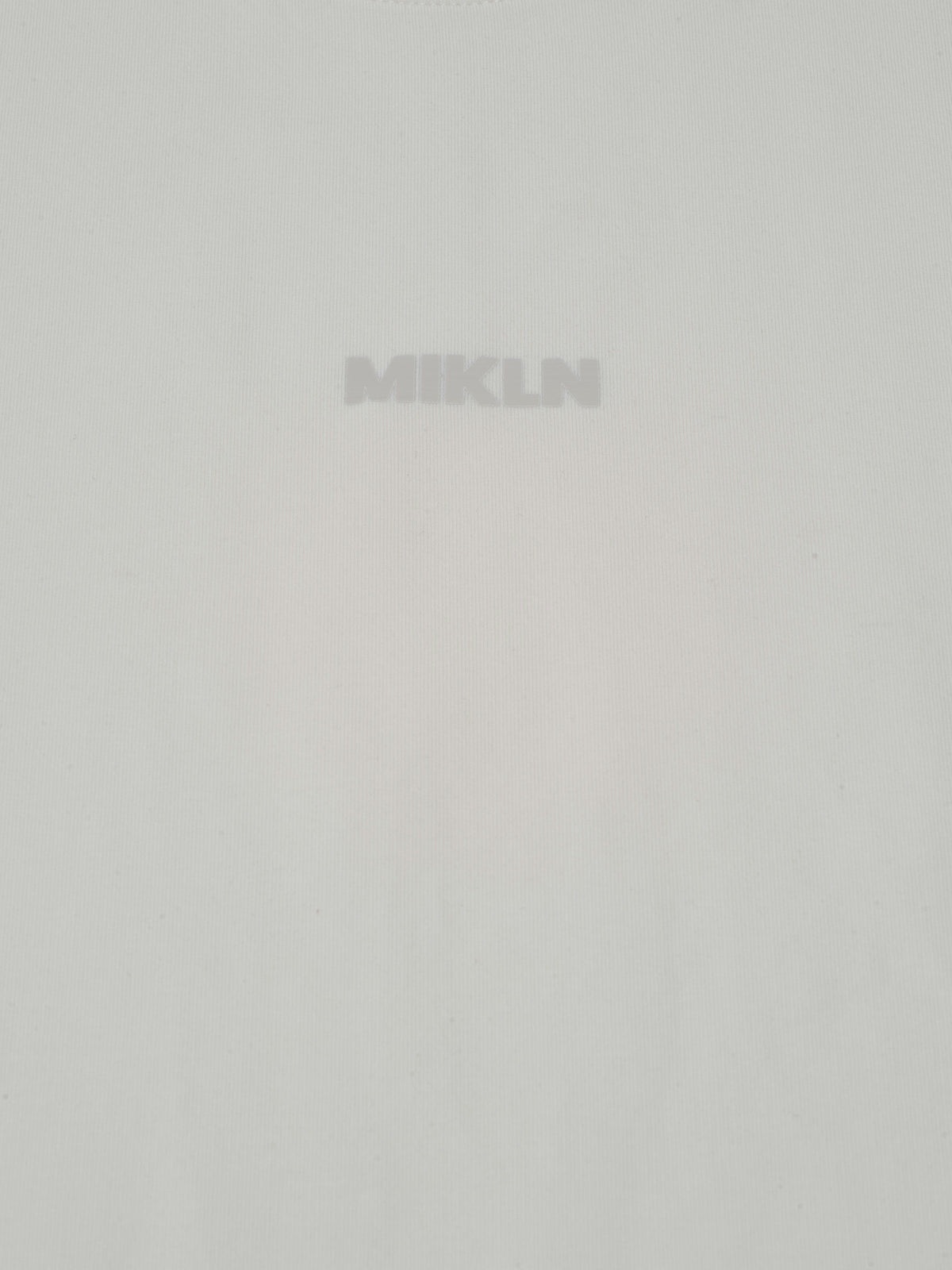 MIKLN T 03 off white long sleeve close-up van de nekprint