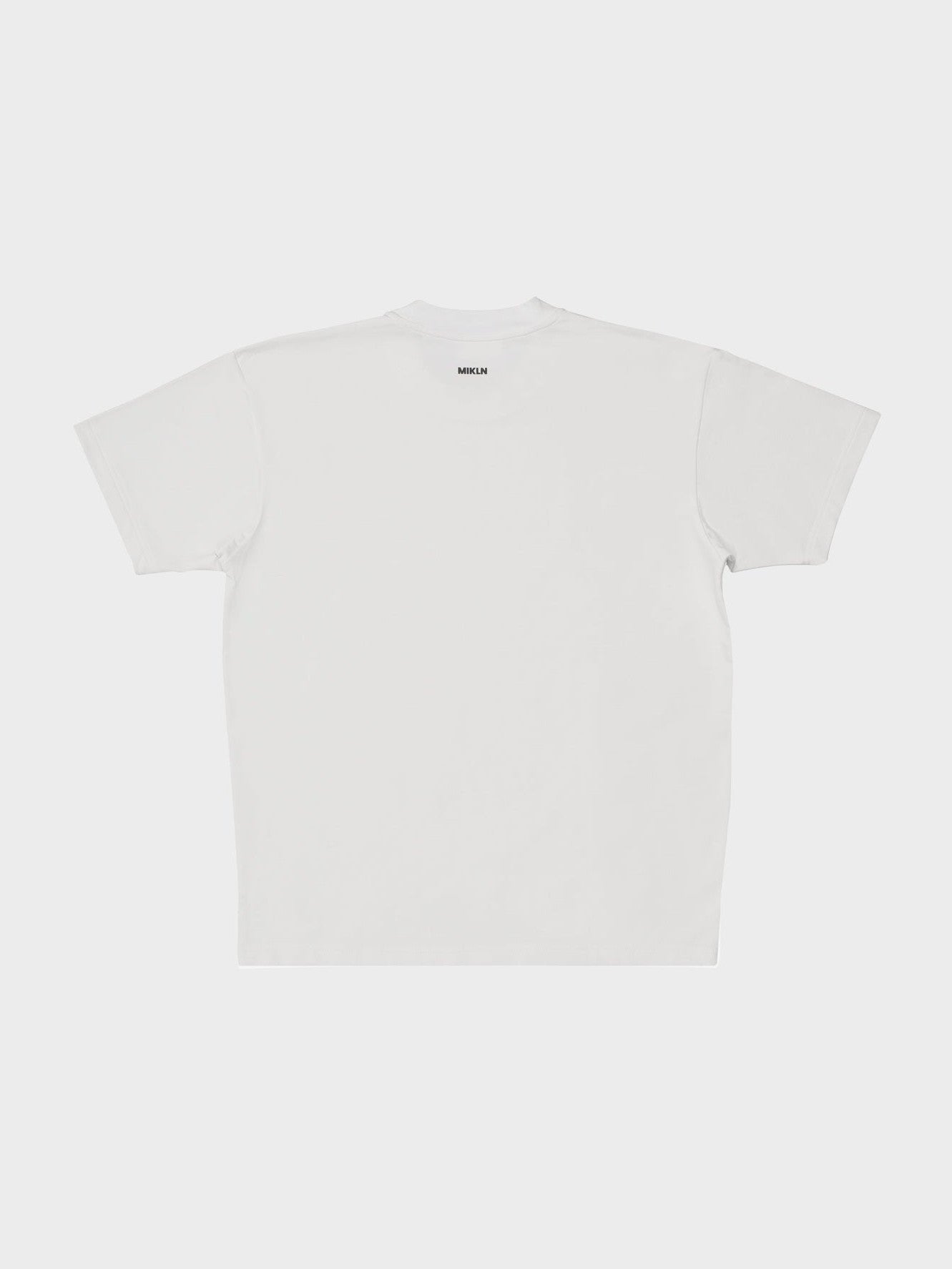 MIKLN Original T-shirt in off-white, achterkant met logo, handgemaakt in Nederland