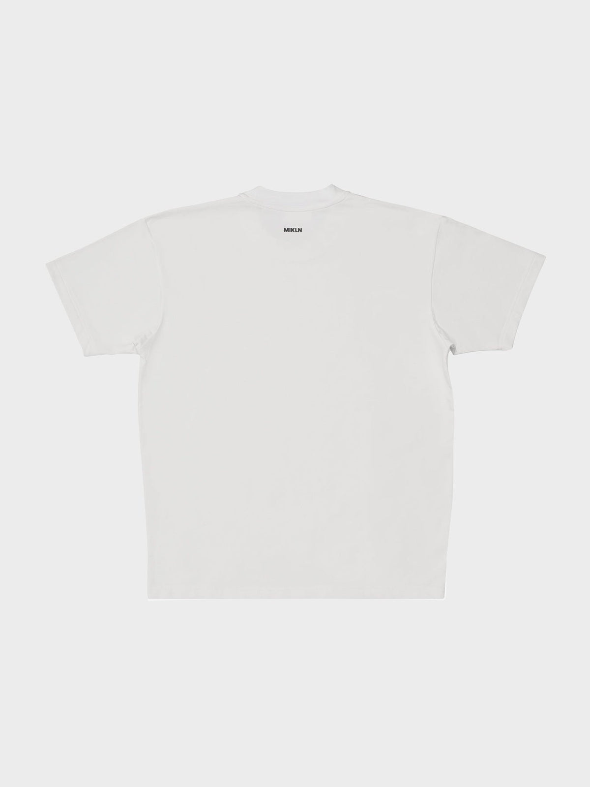 MIKLN Original T-shirt in off-white, achterkant met logo, handgemaakt in Nederland